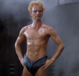 Sting campe un Feyd peu v�tu