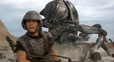 Rico face &agrave; une sale bestiole